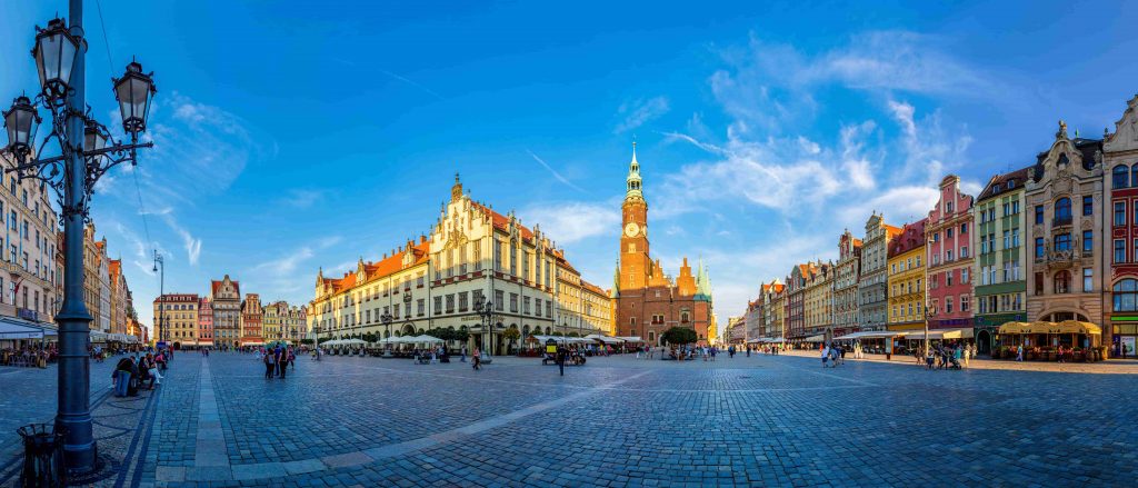 Flights to Wroclaw – prices from $ 184 | Crazy Llama